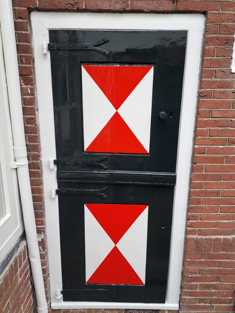 Schilderproject aan de Amsterdamseweg. Rood met wit